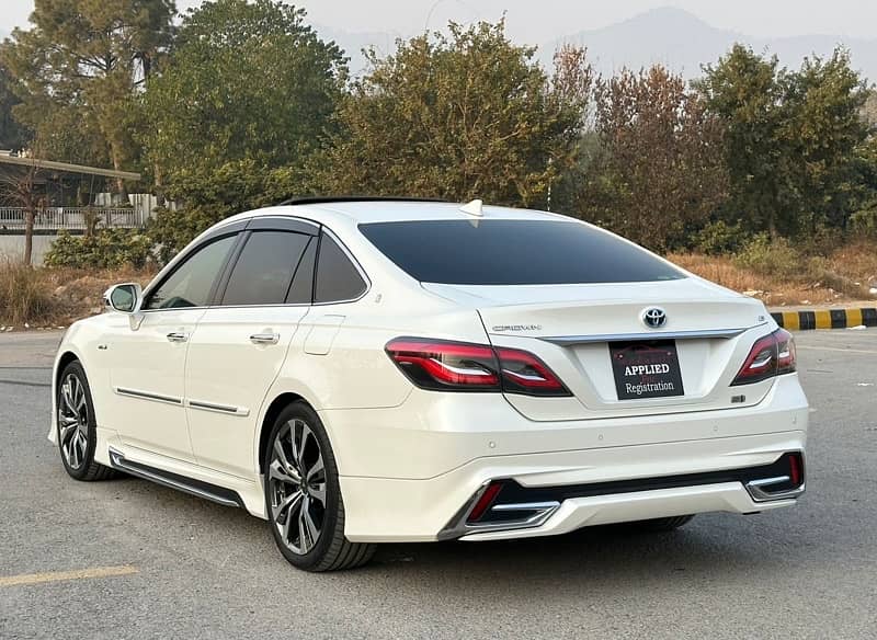 Toyota Crown 2018 4