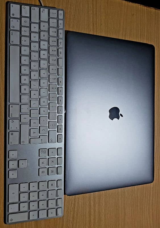 Macbook pro 2016 touch bar 16/512 5