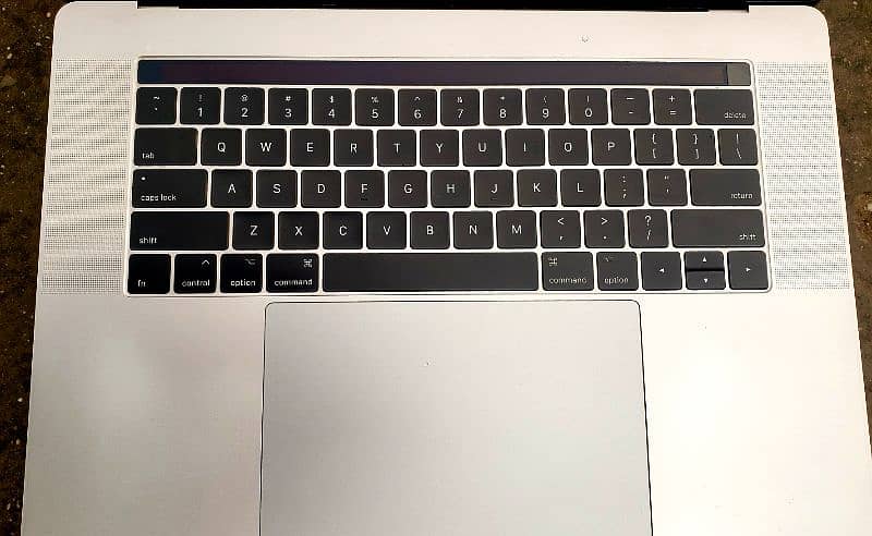 Macbook pro 2016 touch bar 16/512 6