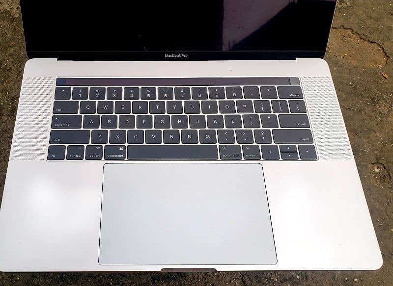 Macbook pro 2016 touch bar 16/512 7