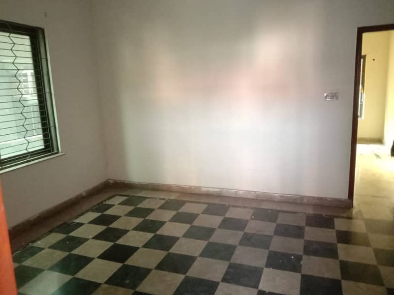 Umer block allama iqbal town 10 marla uper portion 12 lac advance for rent in prime location 4