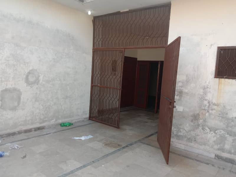 Umer block allama iqbal town 10 marla uper portion 12 lac advance for rent in prime location 5