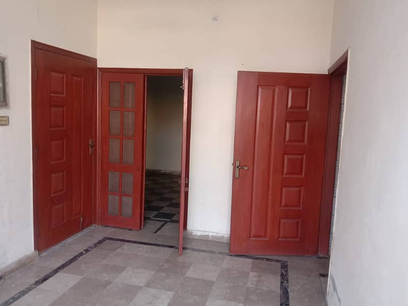 Umer block allama iqbal town 10 marla uper portion 12 lac advance for rent in prime location 6