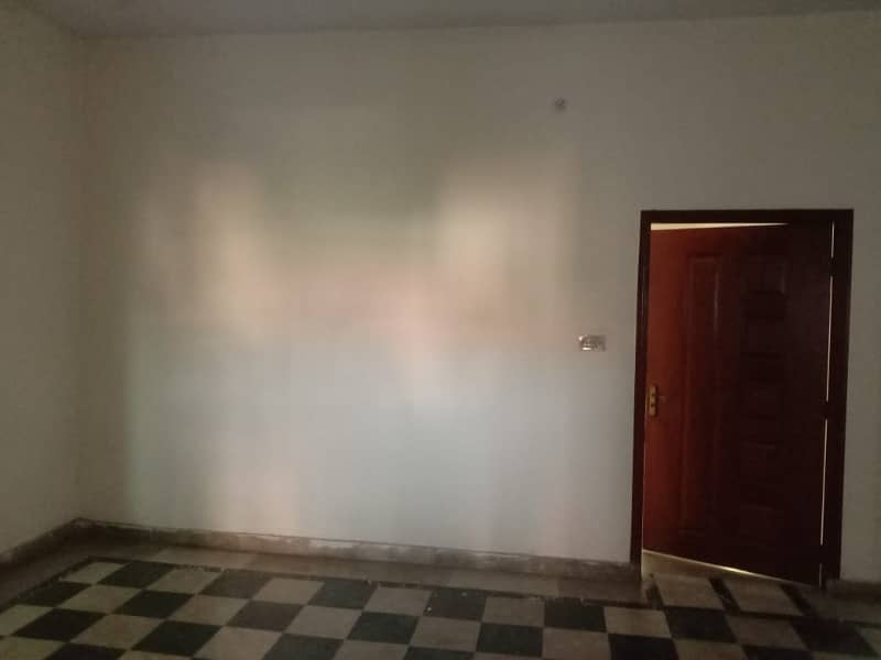 Umer block allama iqbal town 10 marla uper portion 12 lac advance for rent in prime location 8