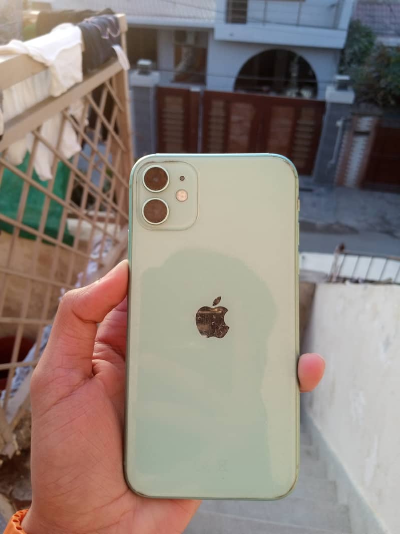 Iphone 11 Factory Unlock (128)GB 12