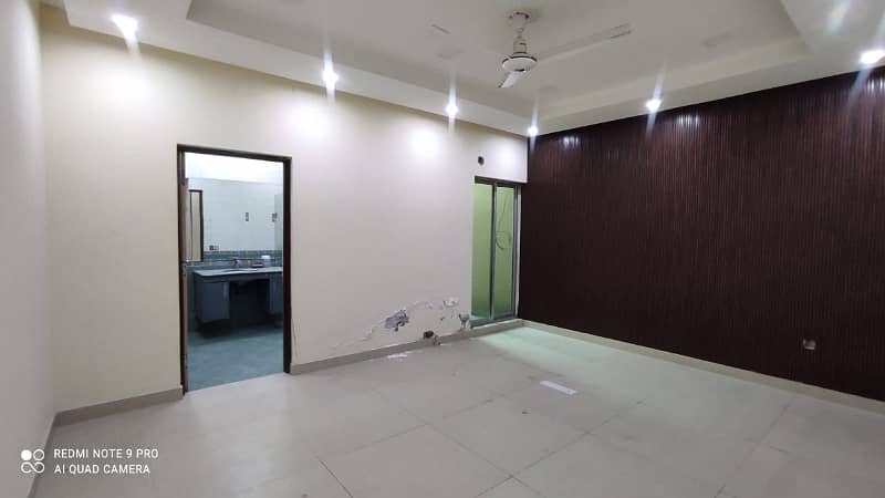 8 Kanal Commercial Building For Rent 35