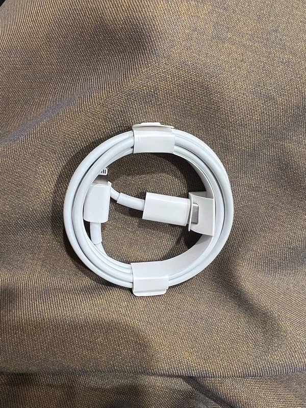 Apple box pulled lightning to c cable 0