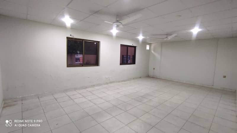 4 Kanal Commercial Building For Rent 3