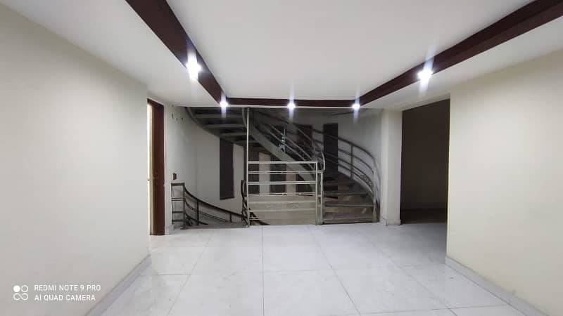 4 Kanal Commercial Building For Rent 12