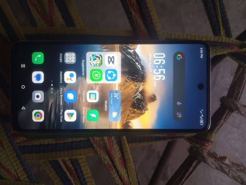 Infinix Hot 40i 8 month used box ka sat or variety card k sat 1