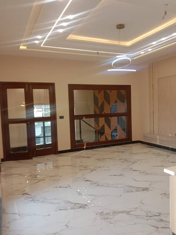 10 Marla House Available for Sale in Royal Orchard in Multan 3