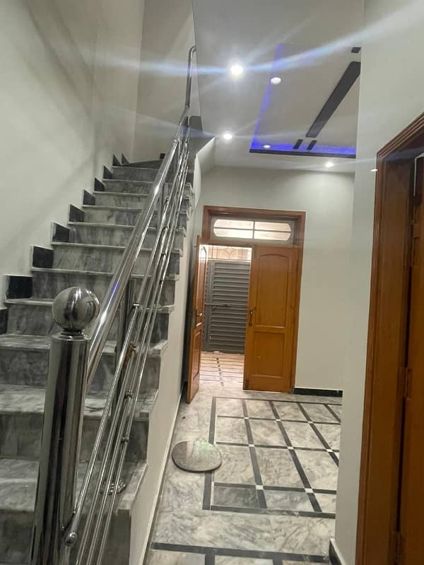 Prime Location House Of 3 Marla Is Available In Contemporary Neighborhood Of Warsak Road 1