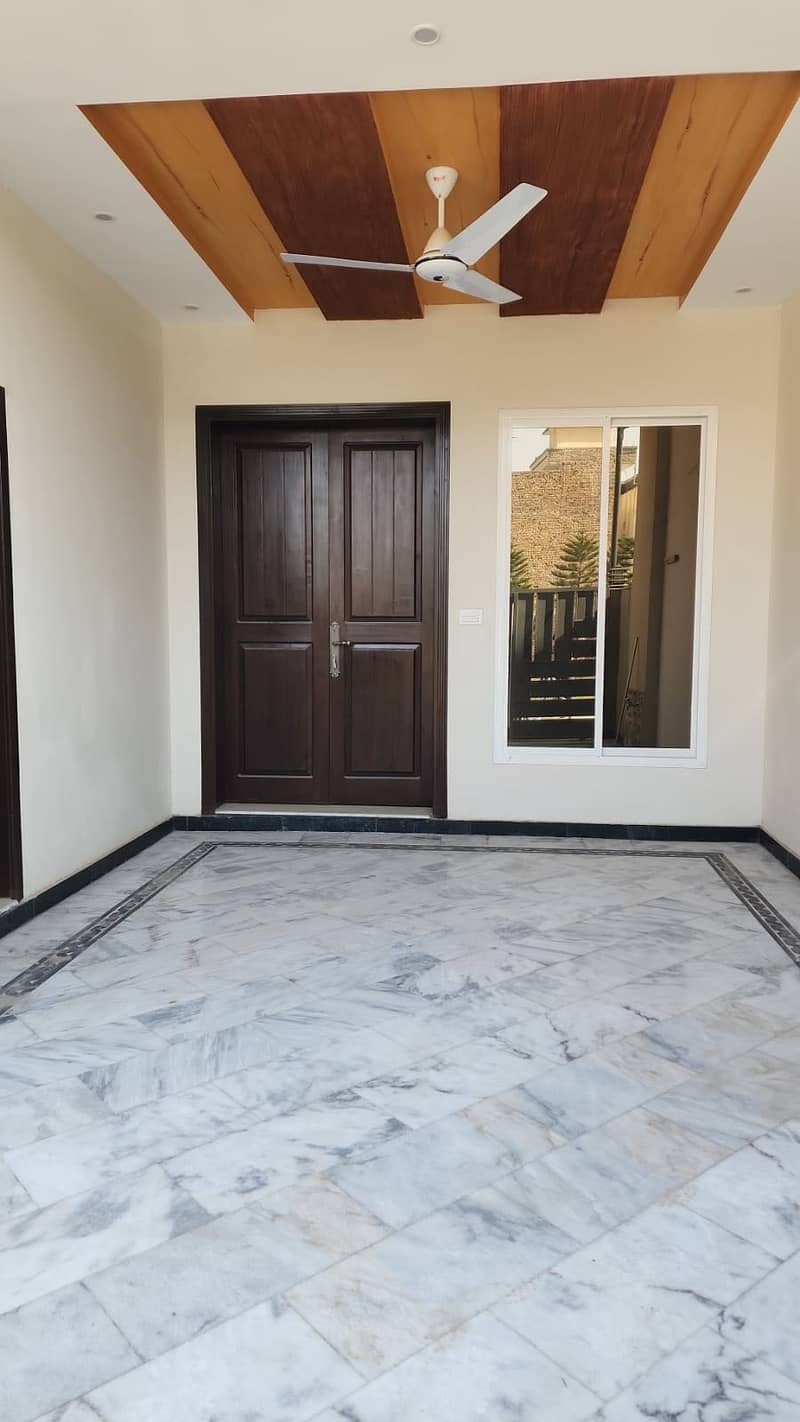 Prime Location 6 Marla Fresh House For Sale 25