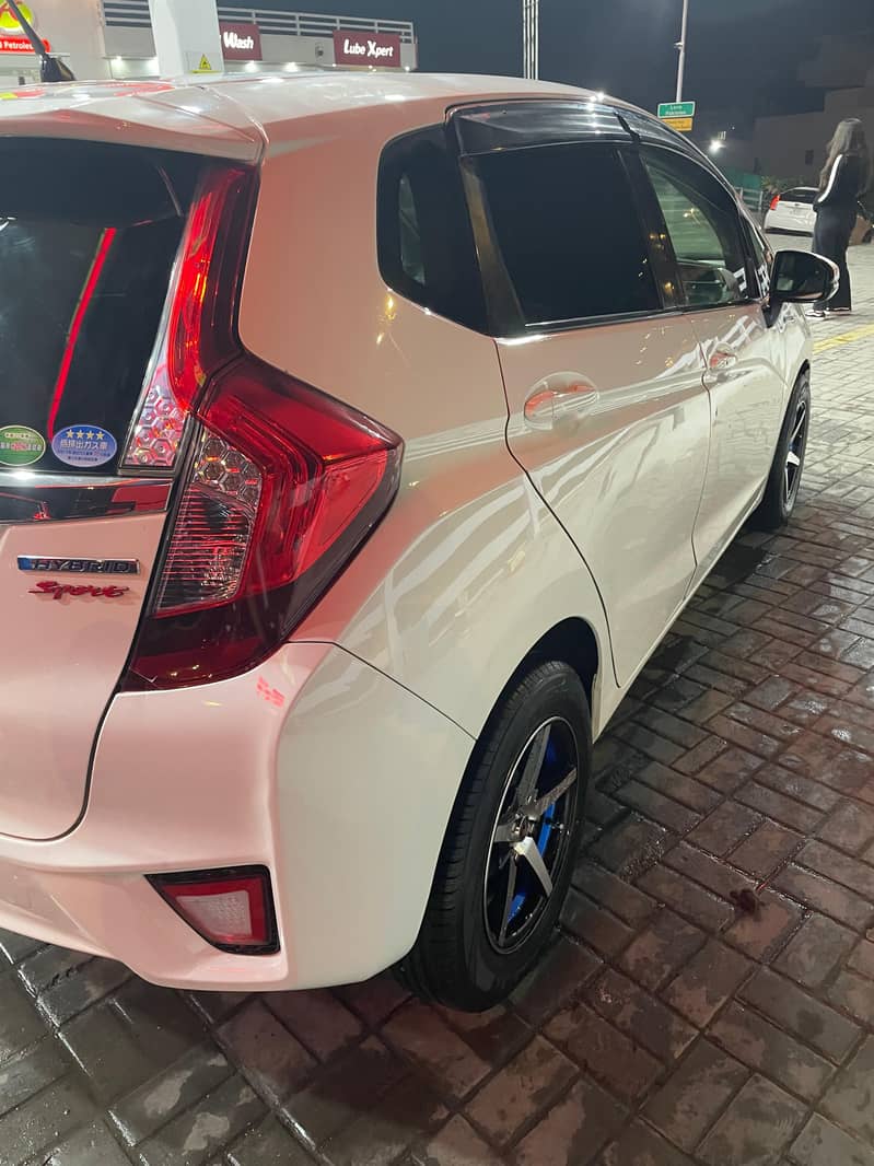 Honda Fit 1.5 Hybrid 2015 Model 5