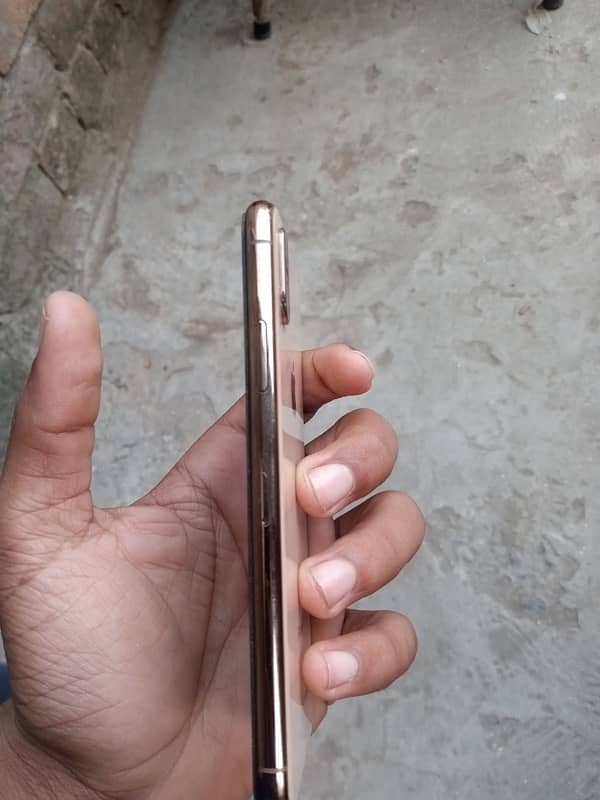 iphone xs 64 GB golden non pta 1