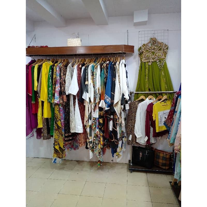 1000 Square Feet Shop In Gulberg Is Available For Rent 7