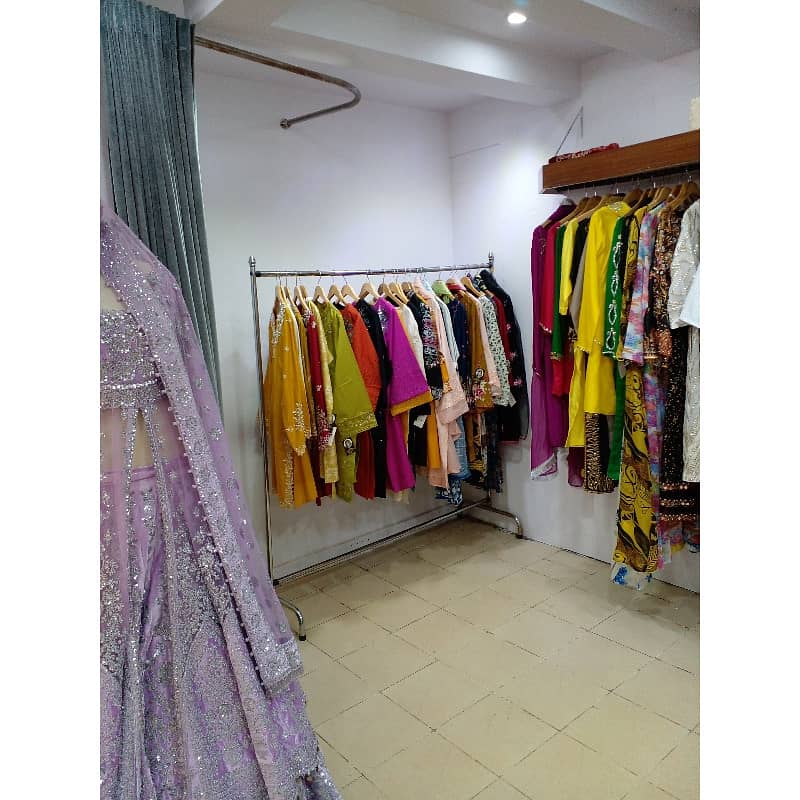 1000 Square Feet Shop In Gulberg Is Available For Rent 9