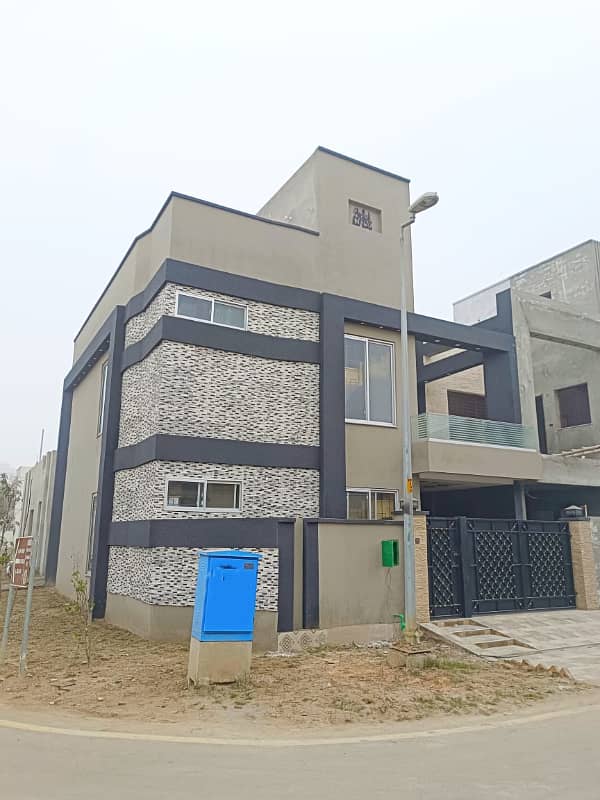 6 Marla Corner House for Sale Bahria Nasheman, Lahore 1