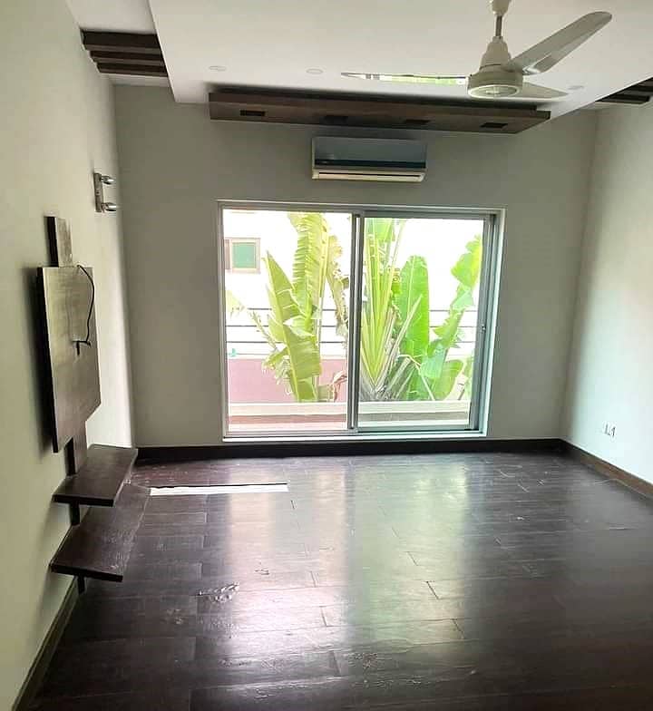 Upper Portion 01 Kanal Slightly Used Modern House For Rent In DHA Phase 1 Block-A Lahore. 3