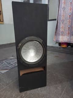 Pioneer original woofer without speakers amplifier.