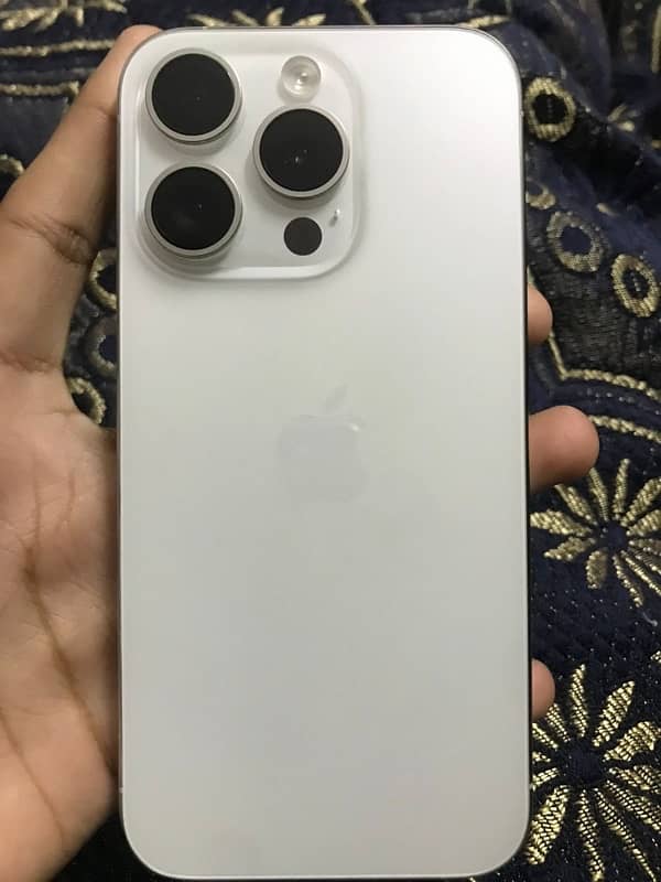 iphone 15 pro white titanium jv 10/10 opar sa ya protector tota hoa ha 4