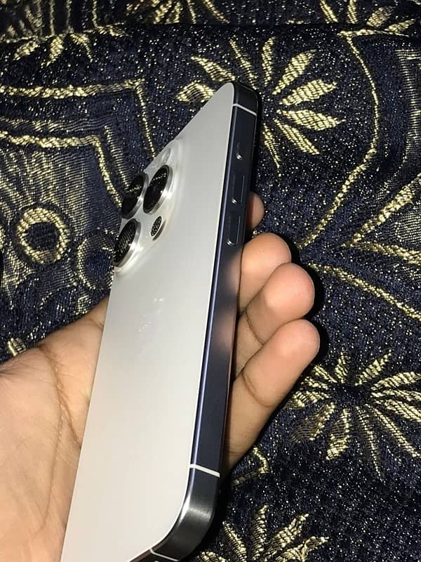 iphone 15 pro white titanium jv 10/10 opar sa ya protector tota hoa ha 5