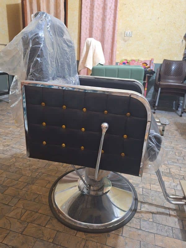 saloon chair / barber chair / Hair cutting chair / for sale 1