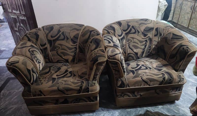 5 seater sofa set available 0