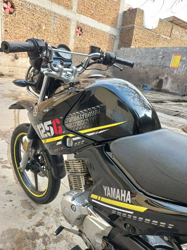 YAMAHA YBR 125G 5