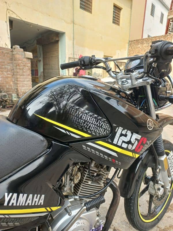 YAMAHA YBR 125G 6