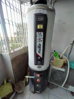 Gas geyser for sale in good condition