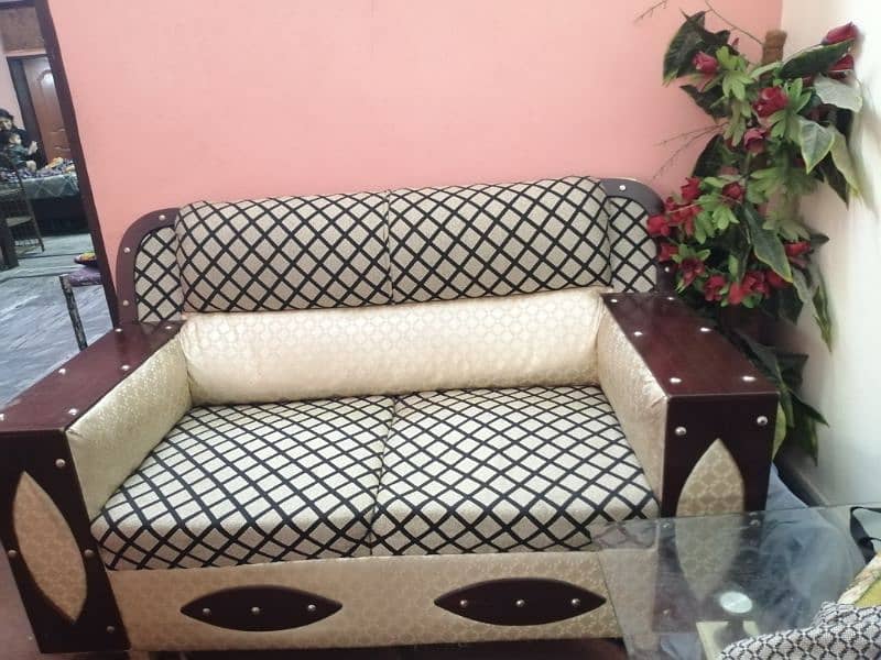 Reasonable Price Sofa set and  glass table 6