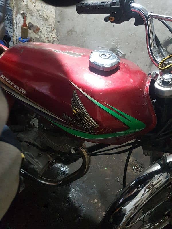 Honda 125 2012 model k tanki tapy ha 3