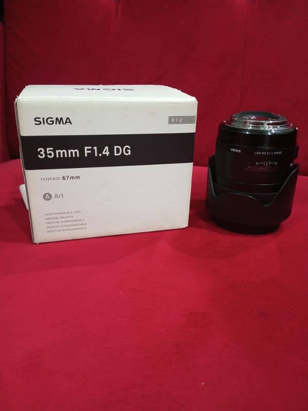 sigma lens 35mm F1.4 DG HSM Canon for sale slightly used. 0