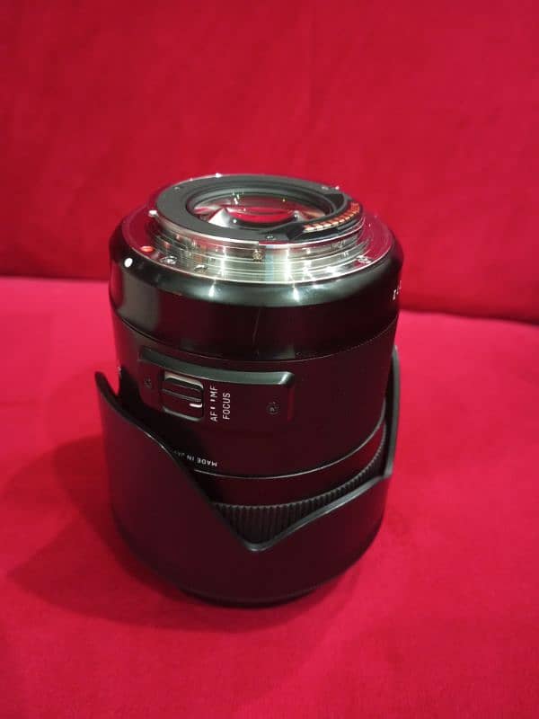 sigma lens 35mm F1.4 DG HSM Canon for sale slightly used. 1