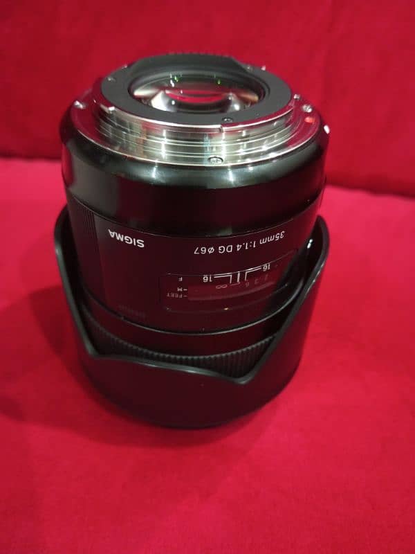 sigma lens 35mm F1.4 DG HSM Canon for sale slightly used. 2