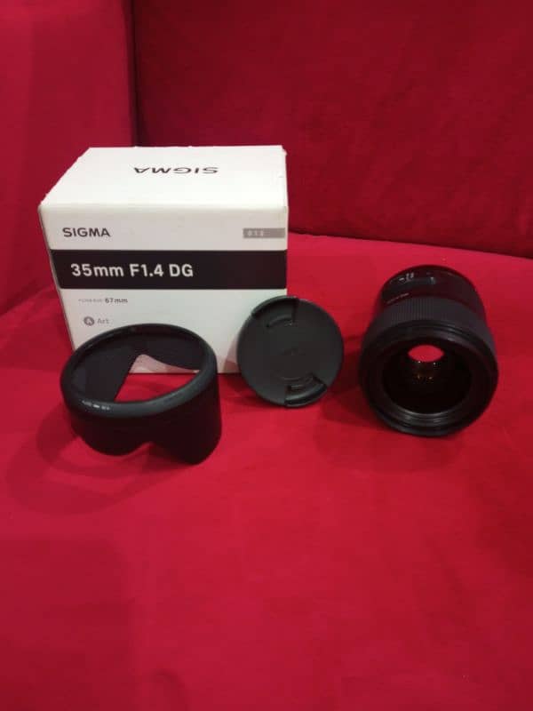 sigma lens 35mm F1.4 DG HSM Canon for sale slightly used. 5