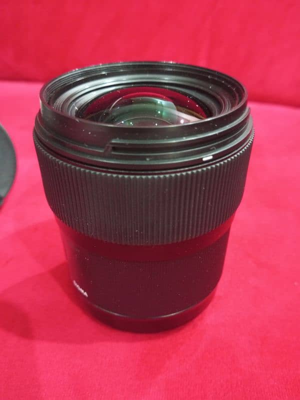 sigma lens 35mm F1.4 DG HSM Canon for sale slightly used. 6