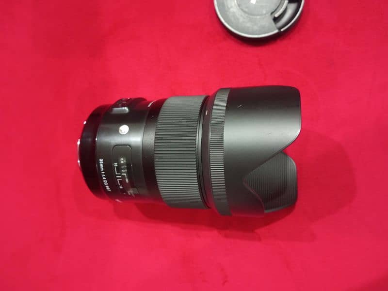 sigma lens 35mm F1.4 DG HSM Canon for sale slightly used. 7