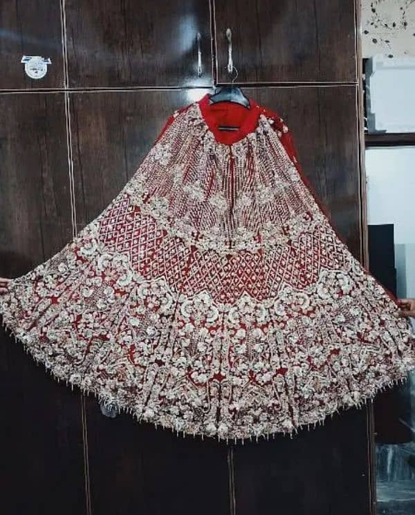 bridal lehanga for sale urgent 3