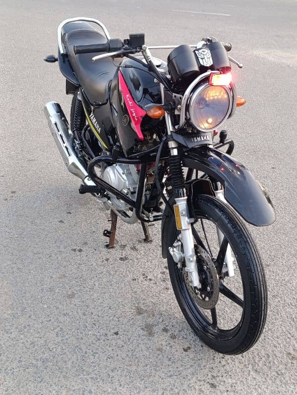 Urgent sale YAMAHA YBR G 125 1