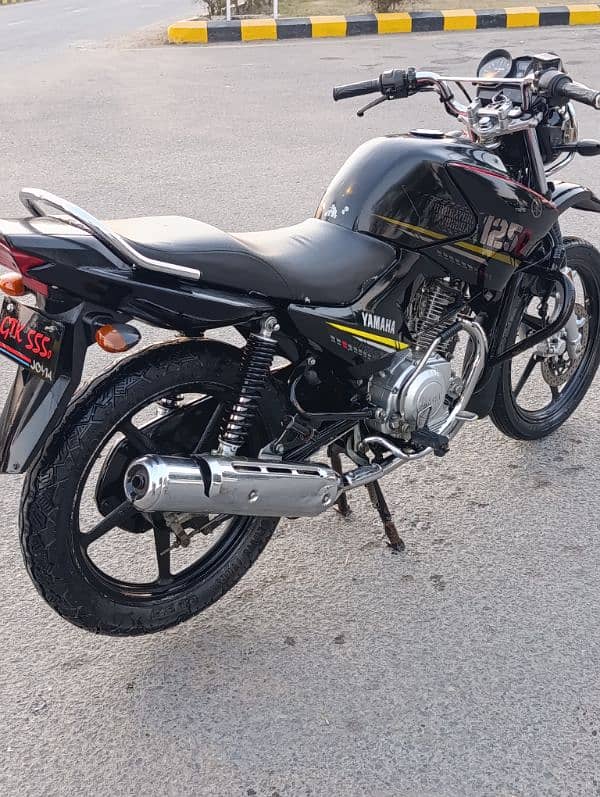 Urgent sale YAMAHA YBR G 125 2