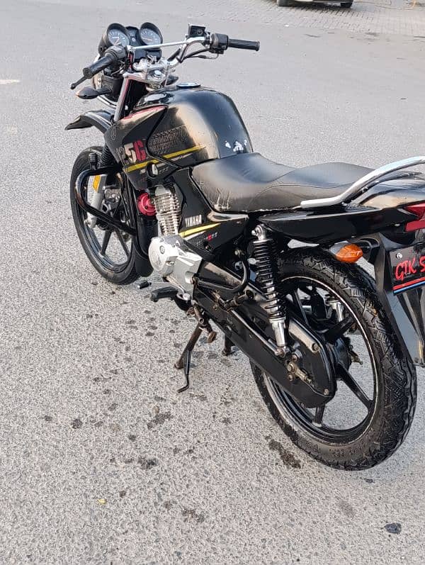 Urgent sale YAMAHA YBR G 125 3