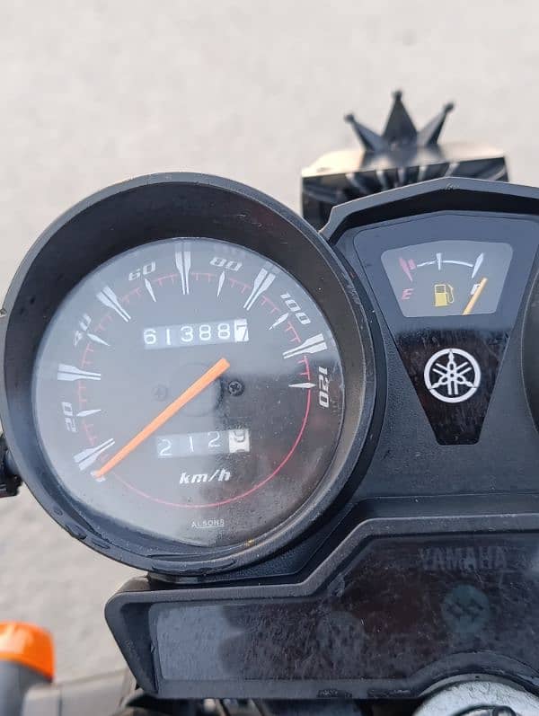 Urgent sale YAMAHA YBR G 125 5