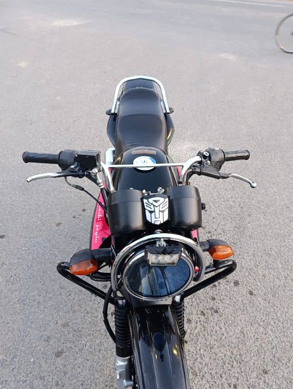 Urgent sale YAMAHA YBR G 125 6