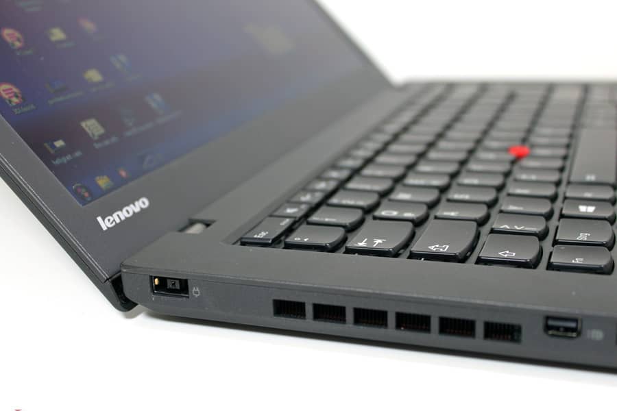 Lenovo Thinkpad T440p Core i5 4th Gen  Ram 4 GB SSD  128 GB 9