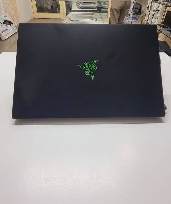 Gaming Laptop Razer Blade RZ09-02 CORE i7 8TH Gen GTX 1070 3