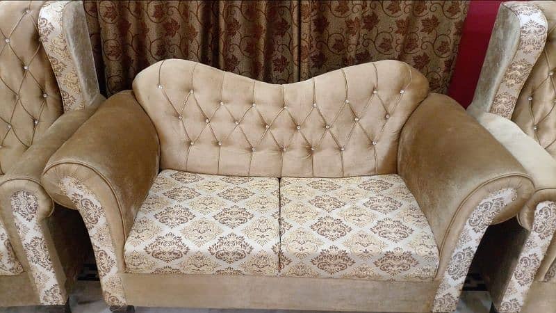 7 Seater sofa Set Available for Sale 1