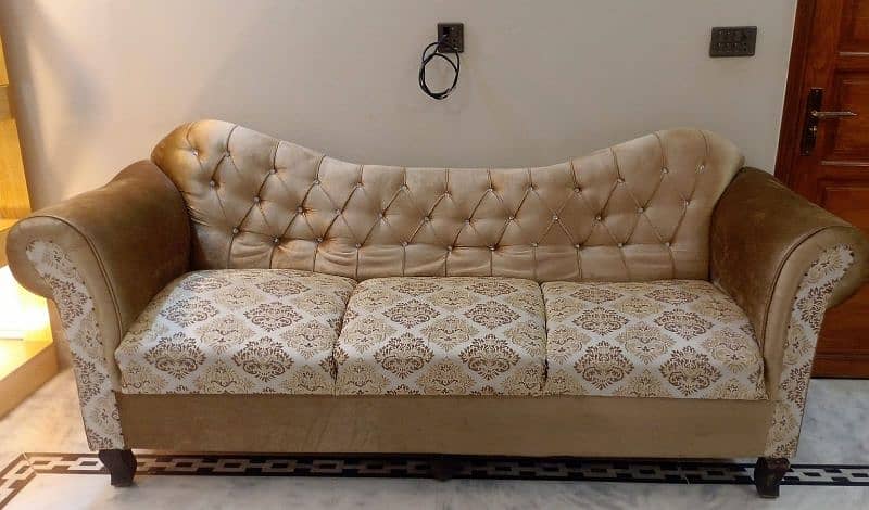 7 Seater sofa Set Available for Sale 3