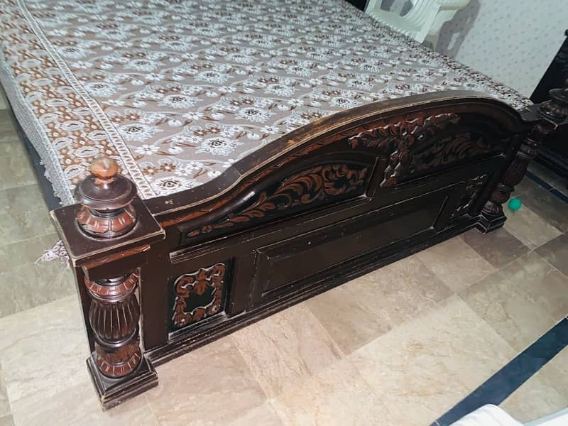 kind bed without any crack 7